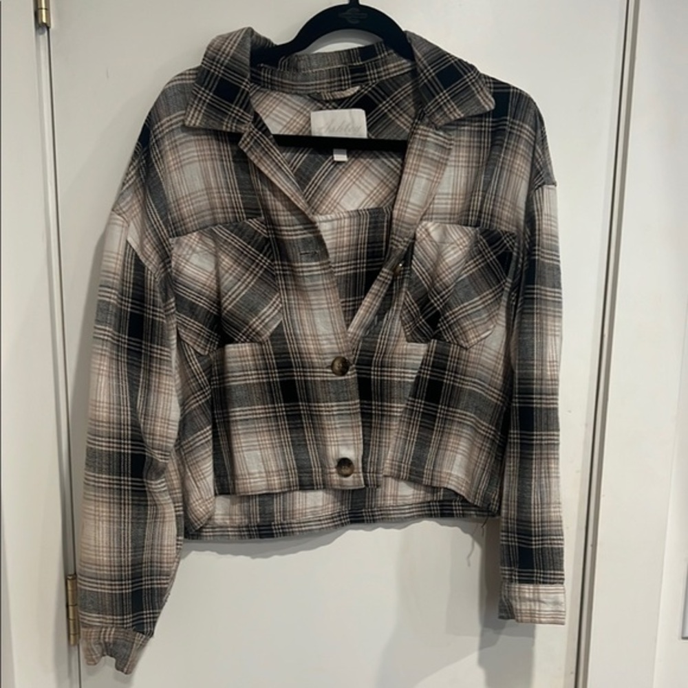 Plaid Women's Cropped Shirt Jacket in Black and Cream